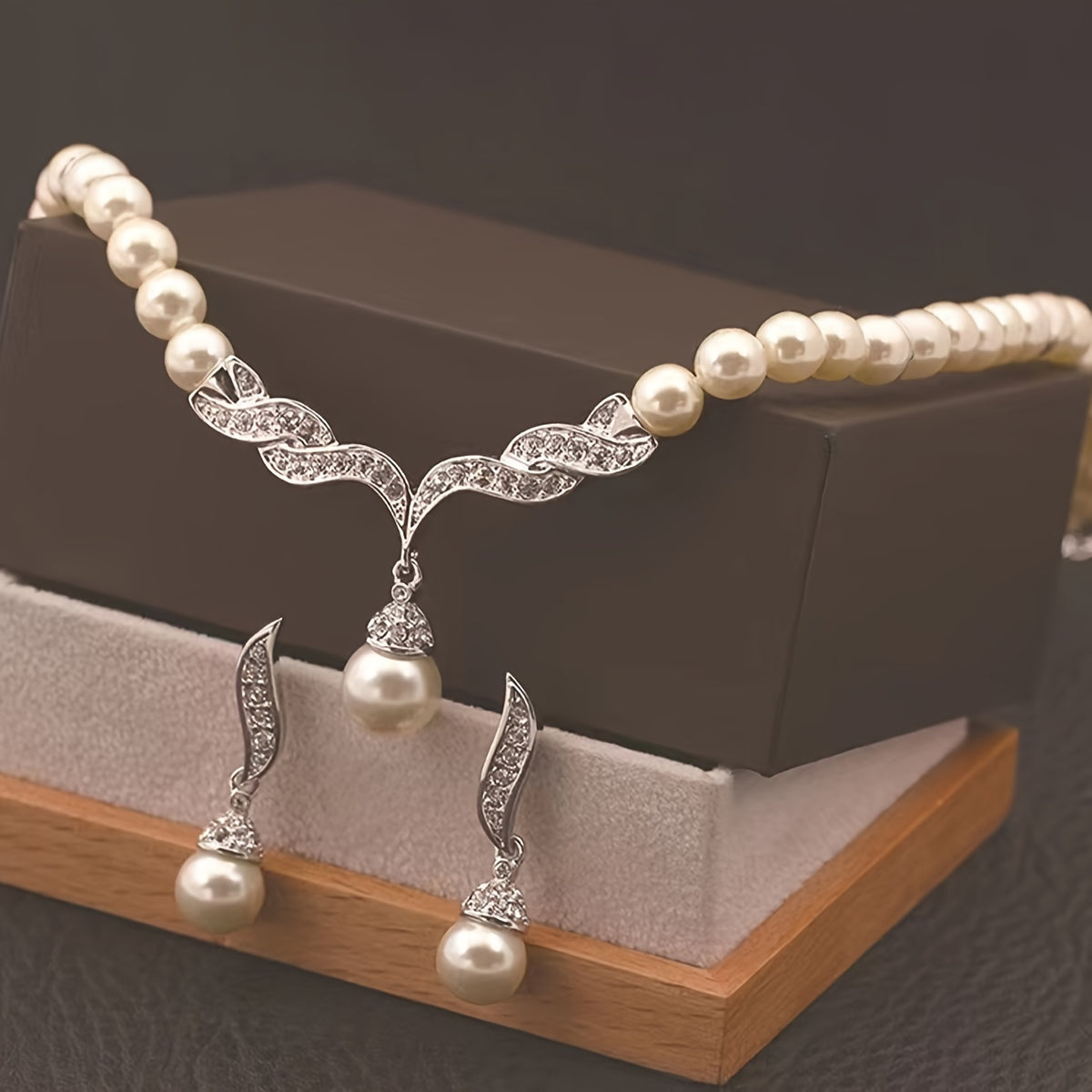 Luxury pearl-wedding-jewelry-set