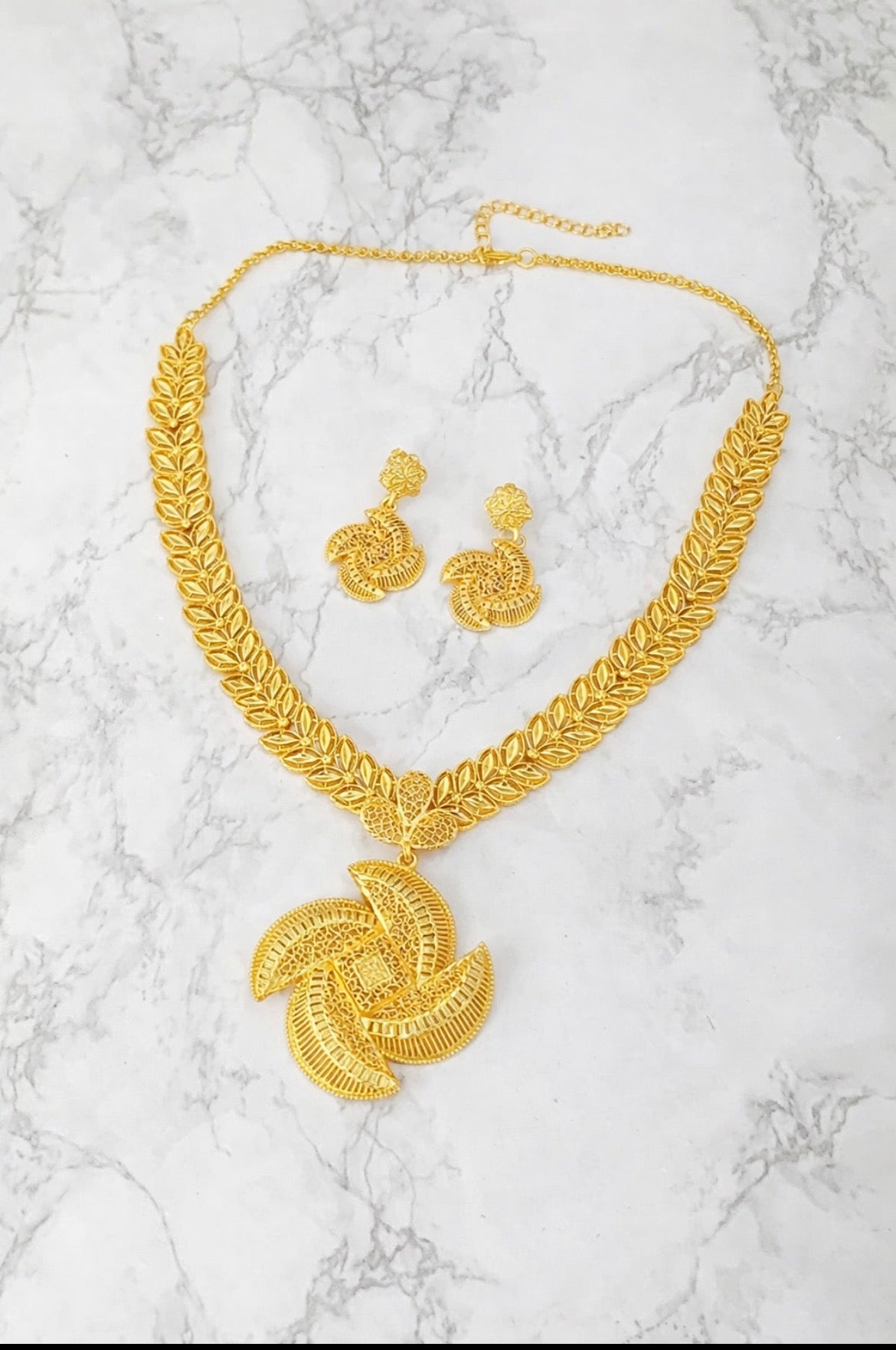 Luxury Gold Necklace & Earrings Set – Elegant Dubai Style Jewelry for Women