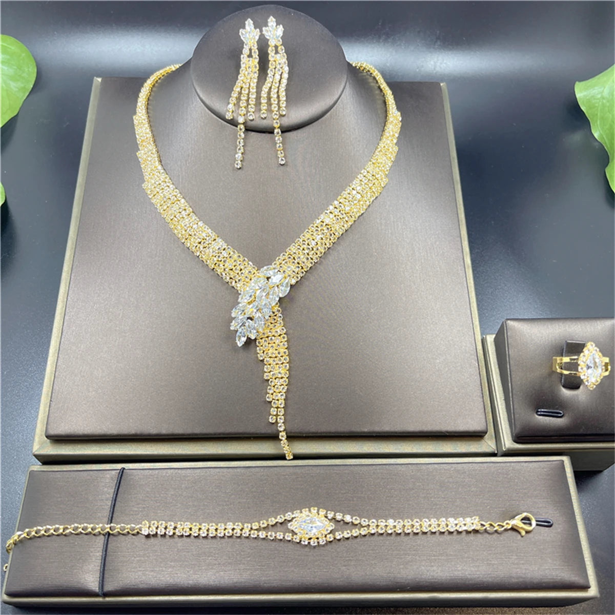 ✨ Luxury Crystal Bridal Jewelry Set – 4 Pieces ✨
