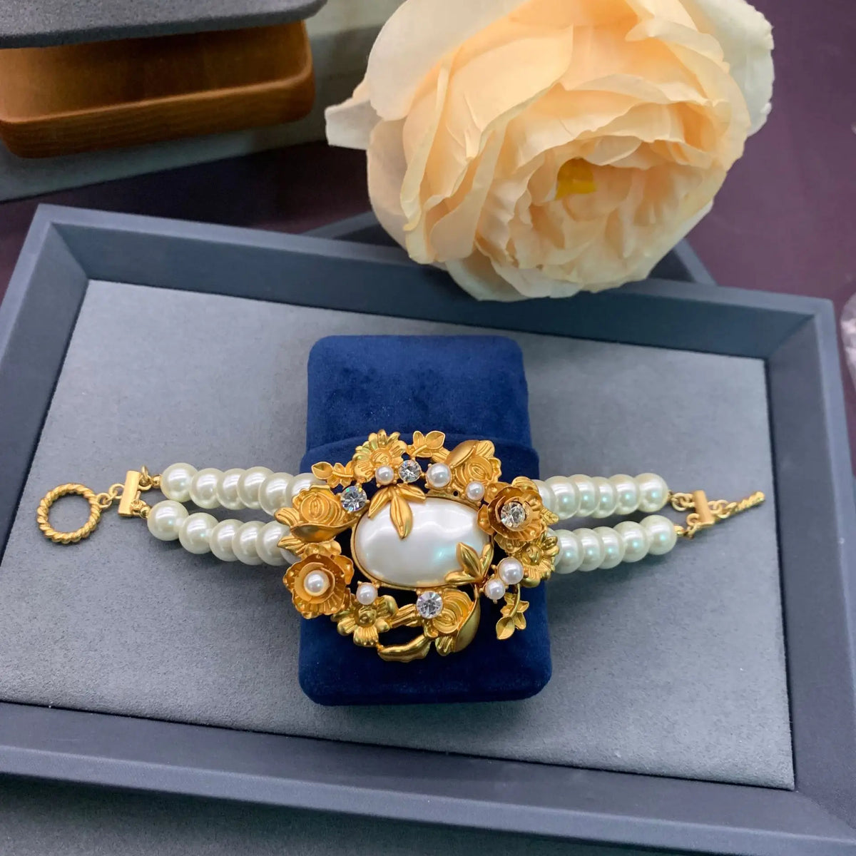 Luxury Pearl Bracelet – Elegant Statement Jewelry