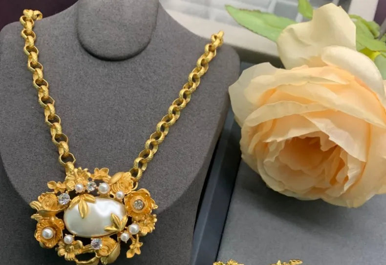 Luxury Pearl Crystal Statement Necklace