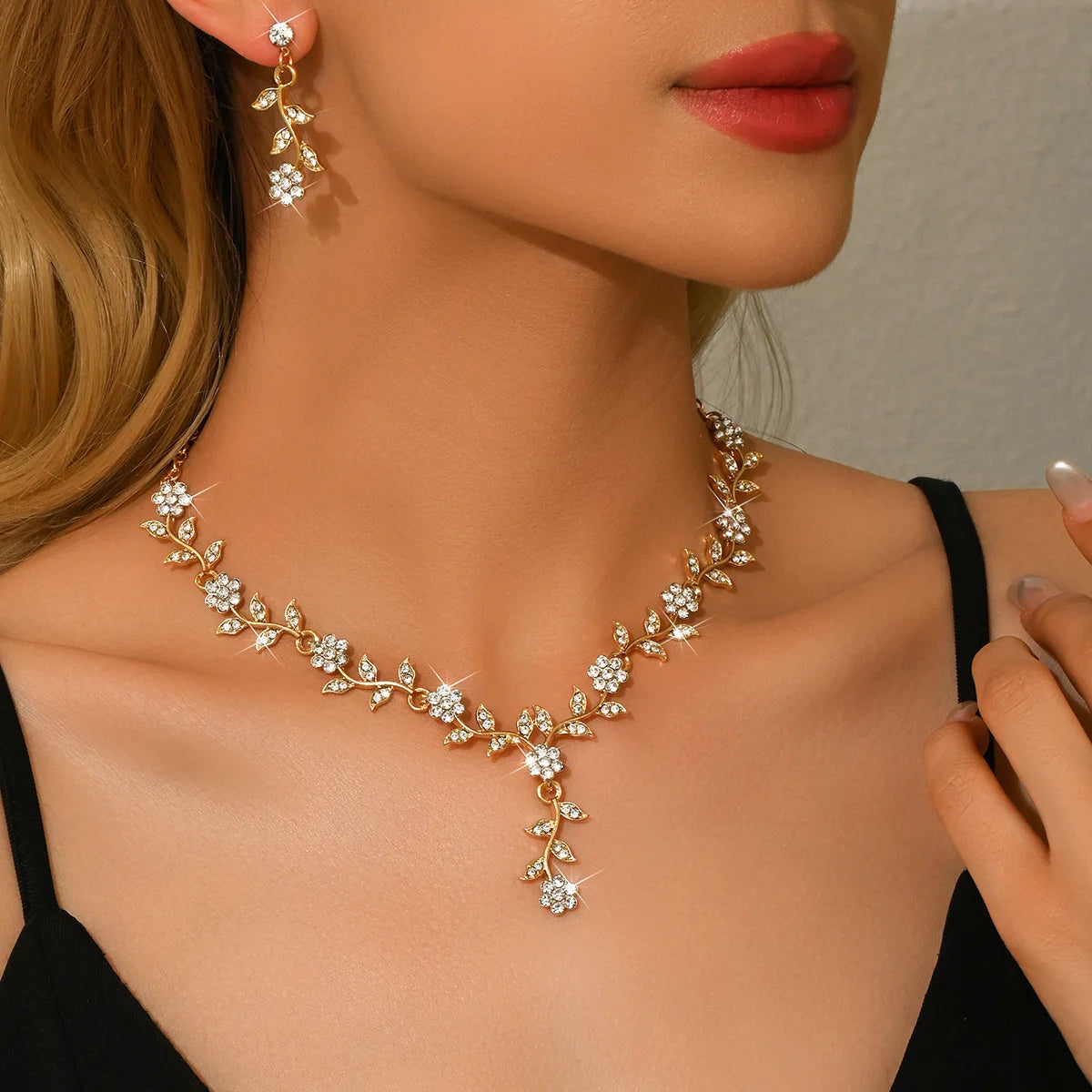 Elegant Crystal Necklace and Earrings Jewelry Set for Women