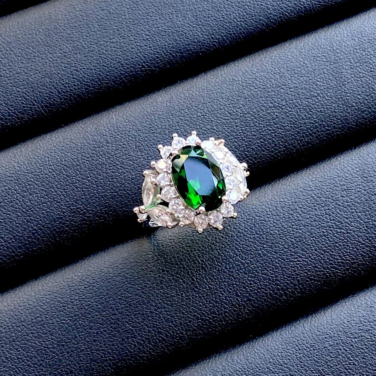 Luxury Emerald Green Crystal Bridal Jewelry Set – Necklace & Earrings & Ring  – Silver