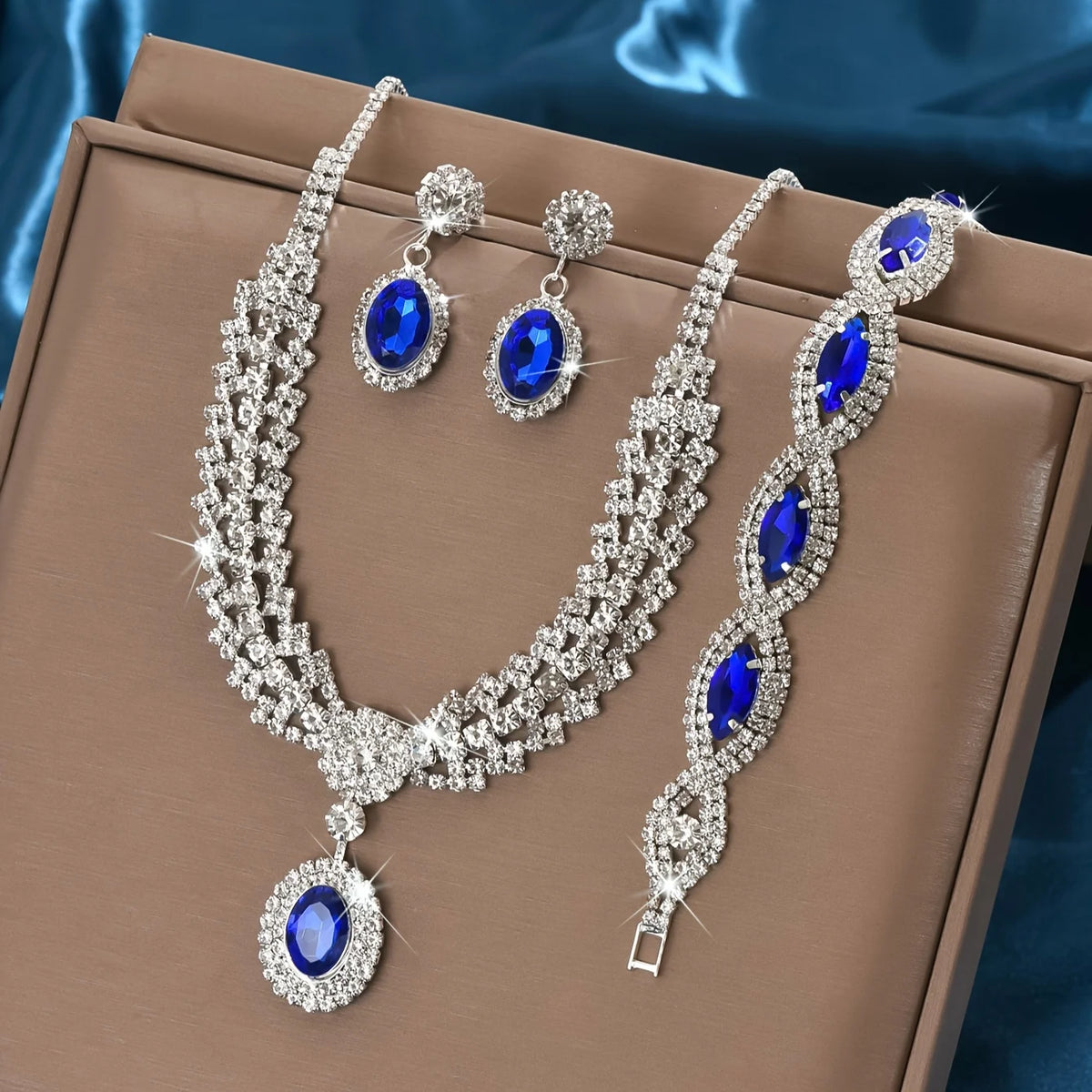 Elegant Bridal Jewelry Set – Crystal Necklace & Earrings
