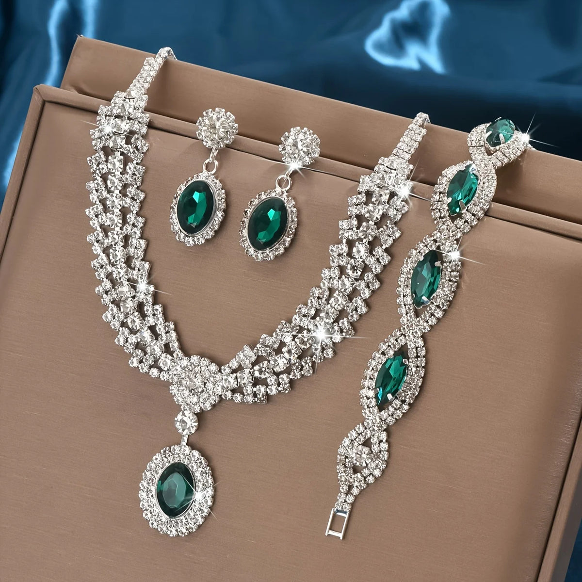 Elegant Bridal Jewelry Set – Crystal Necklace & Earrings