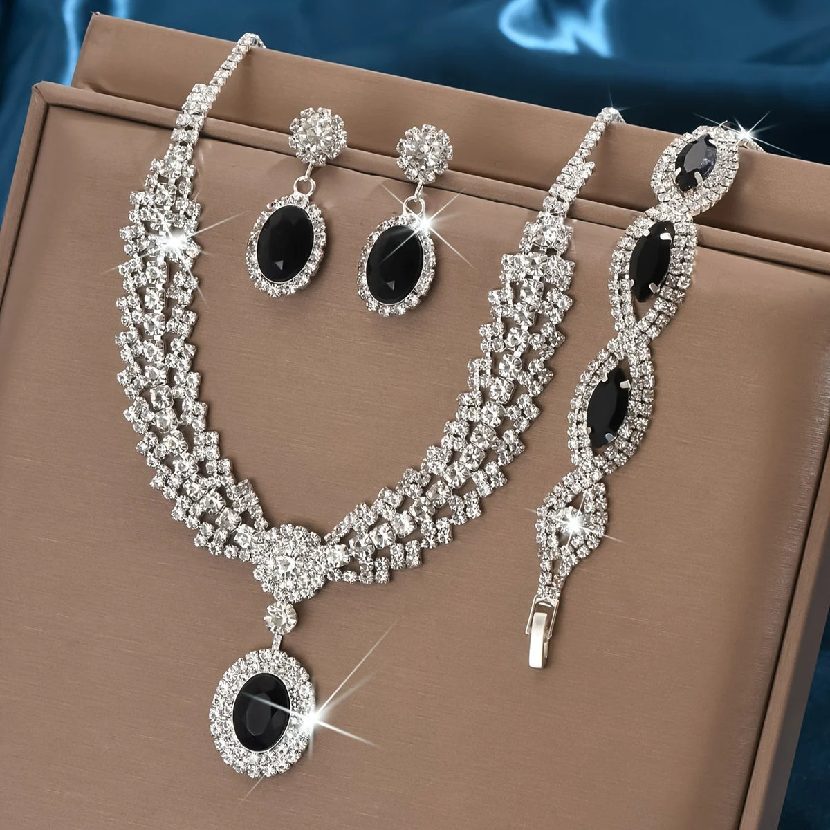 Elegant Bridal Jewelry Set – Crystal Necklace & Earrings