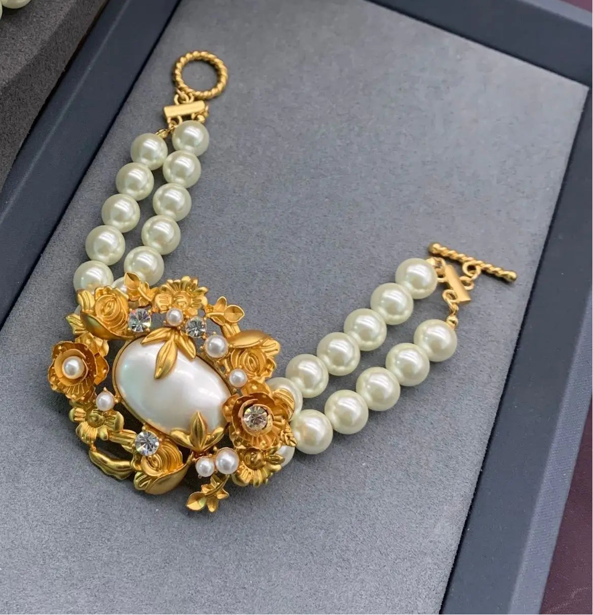 Luxury Pearl Bracelet – Elegant Statement Jewelry